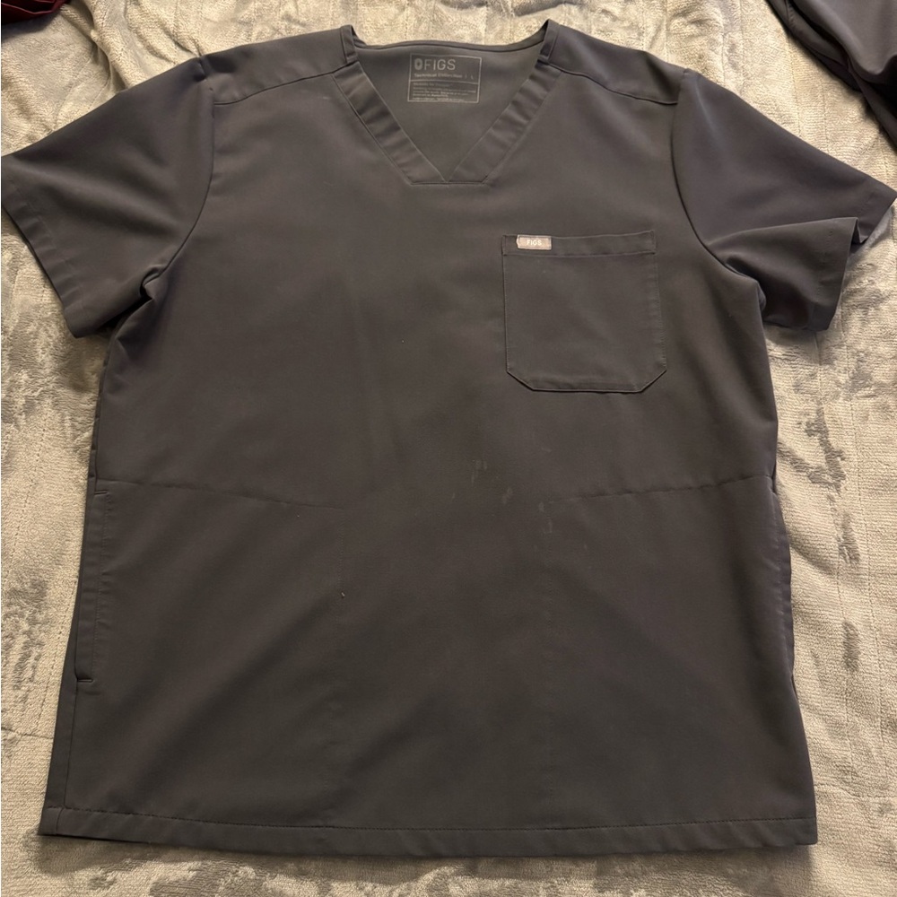 FIGS scrub shirt. Gray. Sz Men’s L